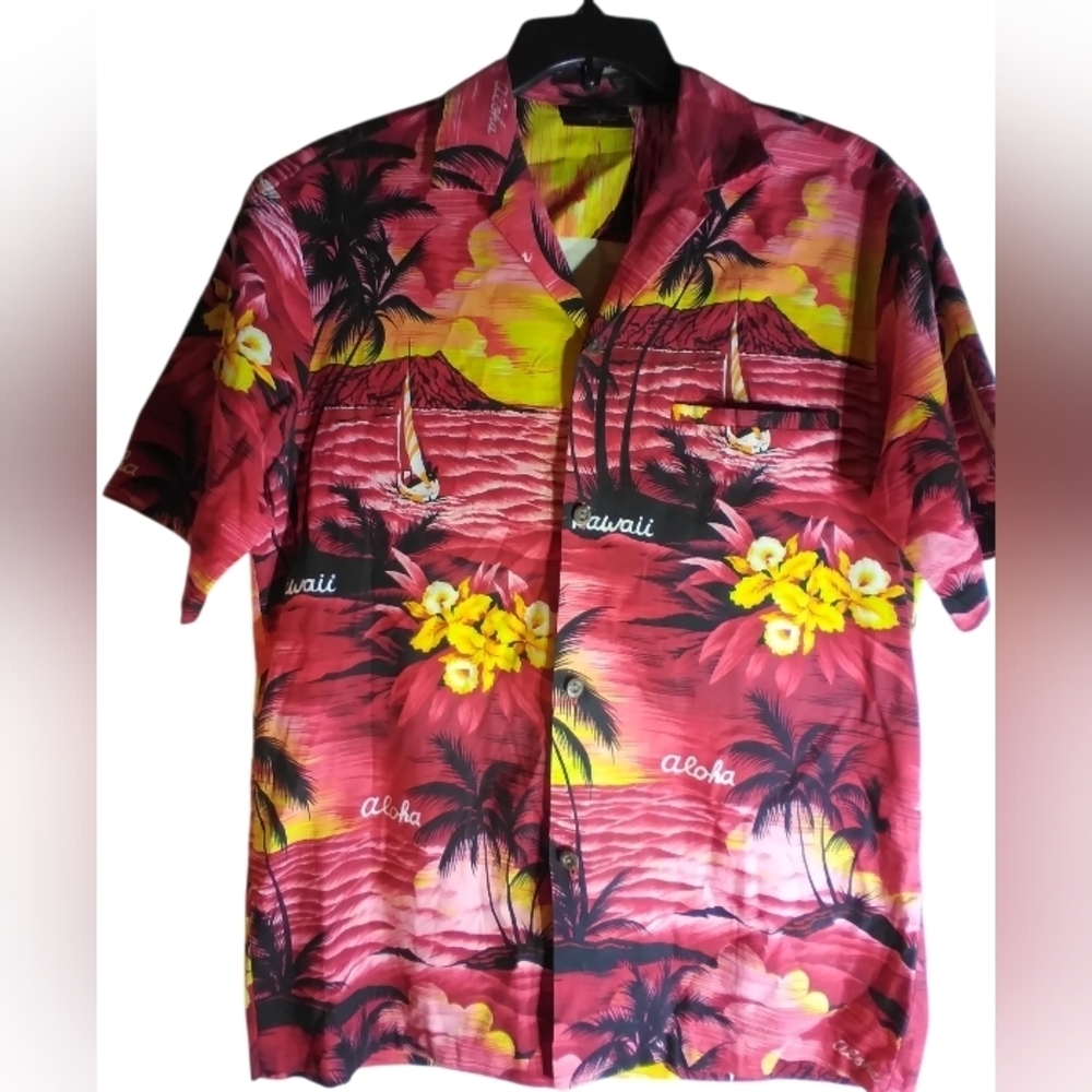 Royal Creations Made In Hawaii Tropical Red Button Down Mens  Hawaiian Shirt S
